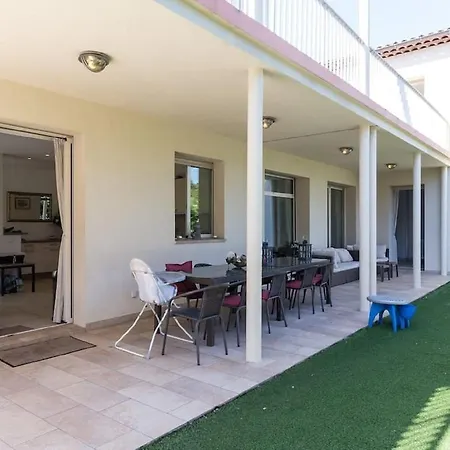 Enticing In Les Pins Near The