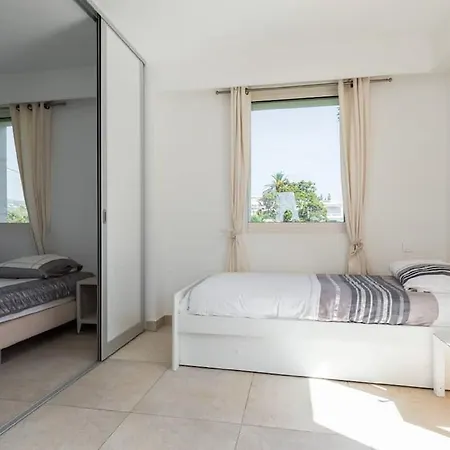 Enticing In Les Pins Near The