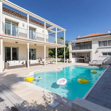 Enticing In Les Pins Near The * Juan-les-Pins