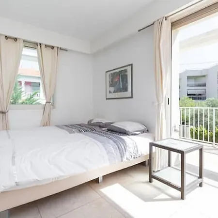 Enticing In Les Pins Near The Villa