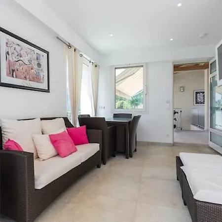 ヴィラ Enticing In Les Pins Near The