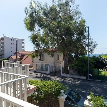 Villa Enticing In Les Pins Near The Juan-les-Pins