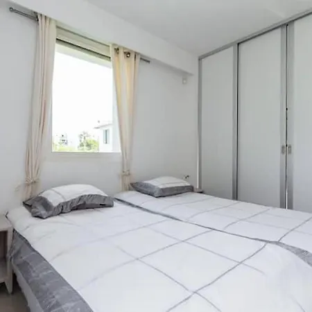 Villa Enticing In Les Pins Near The *