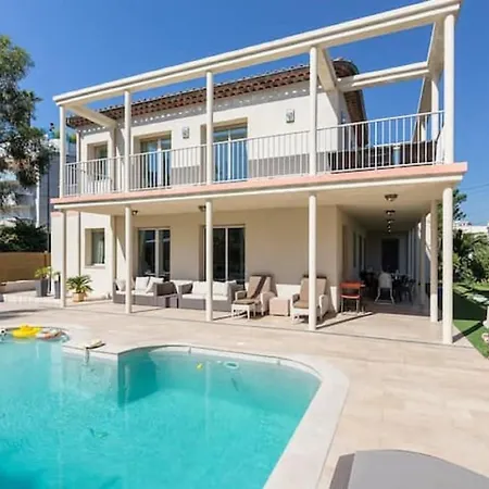 Enticing In Les Pins Near The ジュアン・レ・パン